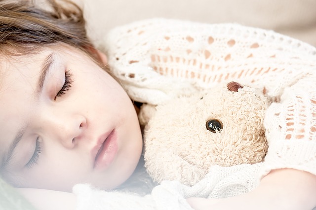 6 pasi pentru a va face copilul sa doarma singur
